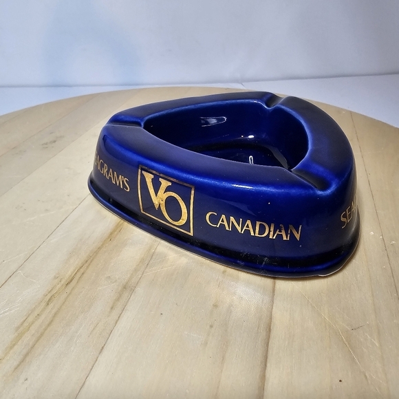 Seagrams VO Canadian Ceramic Ashtray Triangle Cobalt Blue With Gold Lettering ho - Picture 5 of 8